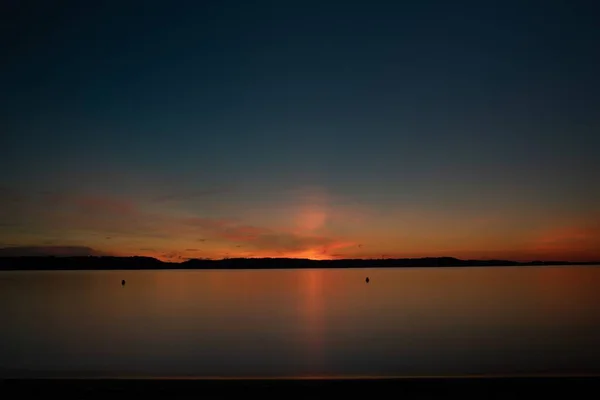 Uma Paisagem Mar Durante Belo Pôr Sol Noite Perfeito Para — Fotografia de Stock