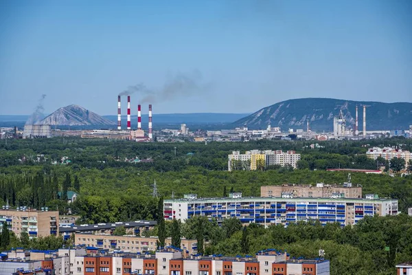 Stadtbild Luftaufnahme Mit Chemiefabrik Und Reliquienbergen Shihan Hintergrund Stadt Sterlitamak — Stockfoto