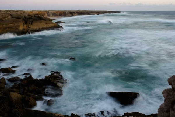 Una Vista Impresionante Del Paisaje Marino Las Rocas Durante Día — Foto de Stock