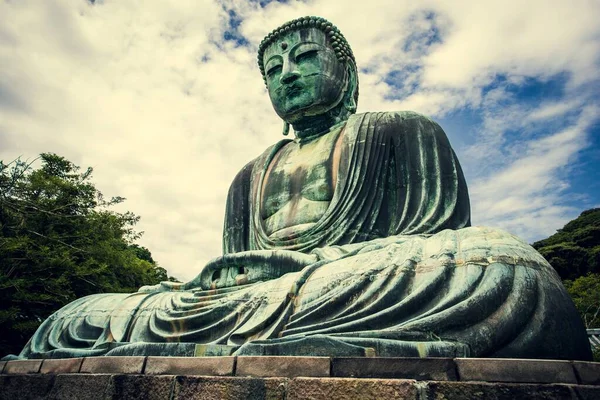 Een Lage Hoek Opname Van Kotoku Tempel Kamakura Japan — Stockfoto