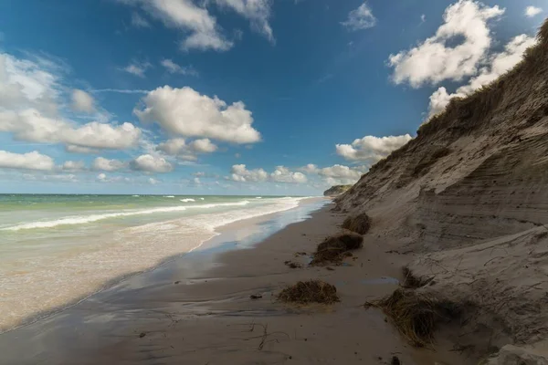 Plan Fascinant Une Plage Paisible Sous Ciel Bleu — Photo