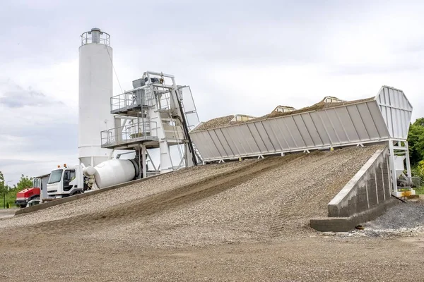 Endüstriyel Alanda Hazır Bir Beton Üretim Fabrikası — Stok fotoğraf