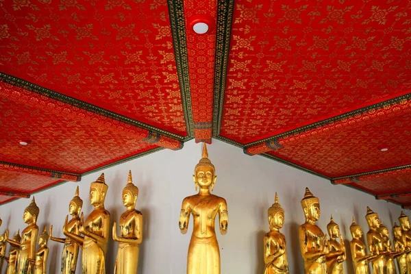 Zlaté Sochy Wat Phra Chetuphon Vimolmangklararm Rajwaramahaviharn Bangkok Thajsko — Stock fotografie