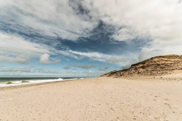 Small Hill Beach Sky Full Clouds — Stock Photo, Image