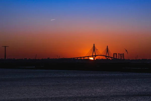 Arthur Ravenel Köprü Nün Silueti Sullivan Abd Renkli Akşam Gökyüzü — Stok fotoğraf