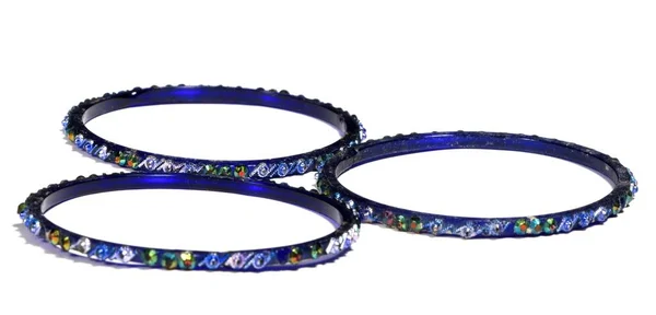 Eine Nahaufnahme Von Drei Blauen Armbändern Mit Kleinen Steinen Auf — Stockfoto