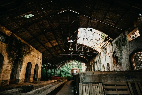 Almacén Industrial Ruinas Abandonado —  Fotos de Stock