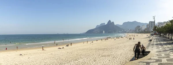 Rio Janeiro Brazil Jul 2020 Vader Zoon Gaan Ipanema Strand — Stockfoto