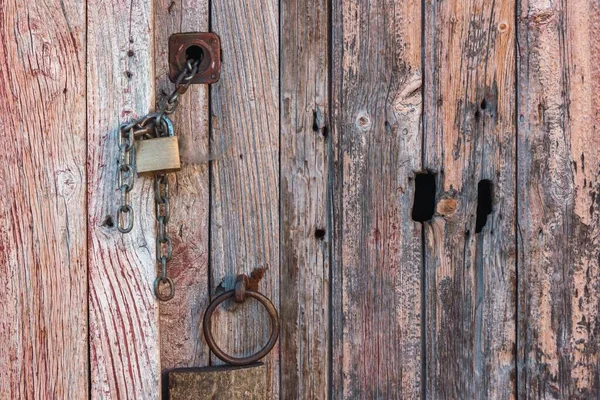 Vecchia Resistente Porta Legno Con Una Maniglia Metallo Una Serratura — Foto Stock