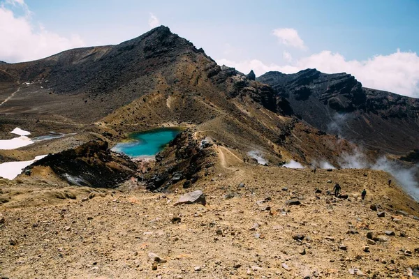 Vacker Bild Ett Stenigt Landskap Med Kullar Bakgrunden Blå Himmel — Stockfoto