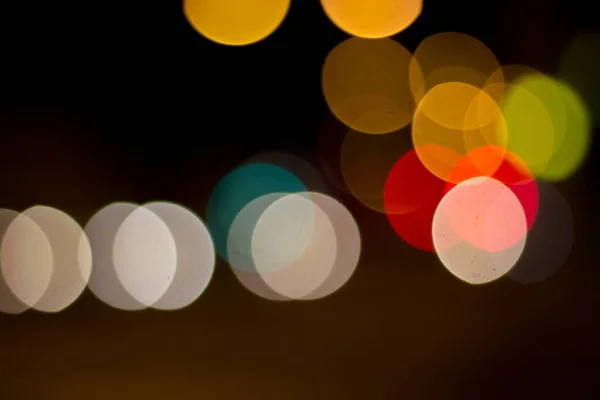 Gece Şehir Işıklarının Renkli Bir Bokeh Etkisi Güzel Bir Soyut — Stok fotoğraf