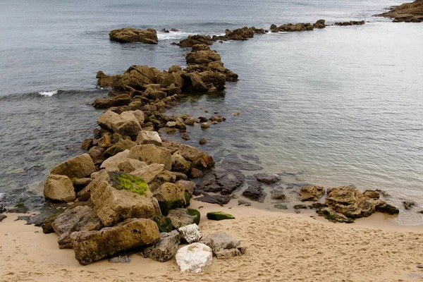 Uma Vista Deslumbrante Paisagem Marinha Das Rochas Durante Dia — Fotografia de Stock