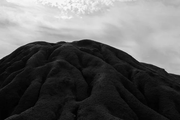 Een Grijze Opname Van Het Zand Onder Het Zonlicht Koel — Stockfoto