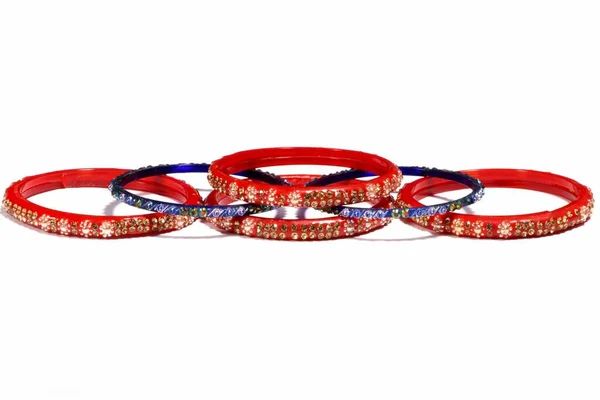 Primer Plano Pulseras Rojas Azules Decoradas Con Pequeñas Piedras Colores —  Fotos de Stock