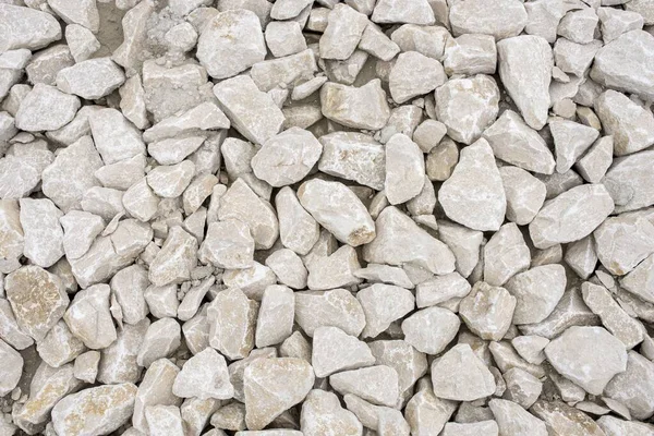 Über Einem Haufen Weißer Kalksteinfelsen Ideal Für Industrielle Hintergründe — Stockfoto