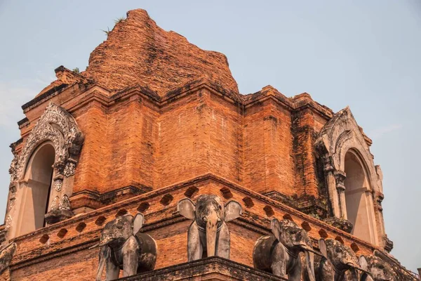 Fascinující Záběr Wat Chedi Luang Chiang Thajsku — Stock fotografie