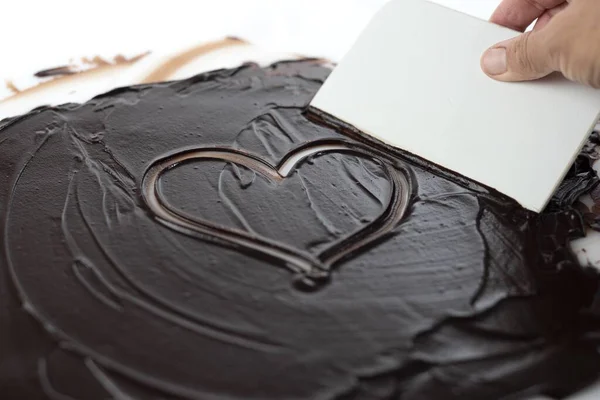 Cuisinier Qui Fait Gâteau Chocolat Avec Cœur Centre Concept Romantique — Photo