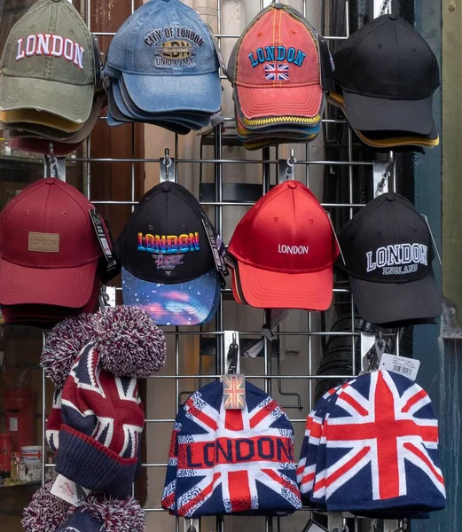 ロンドン イギリス 2019年7月9日 ロンドンの帽子の首都での販売の表示 — ストック写真