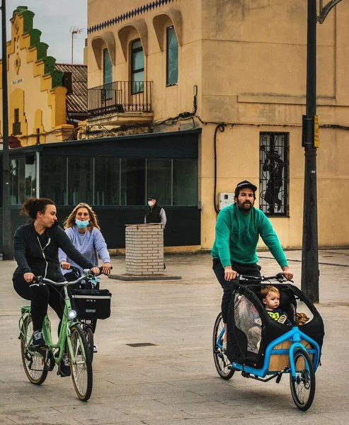 Valencia Espagne Mai 2020 Famille Chien Amis Balade Vélo Près — Photo