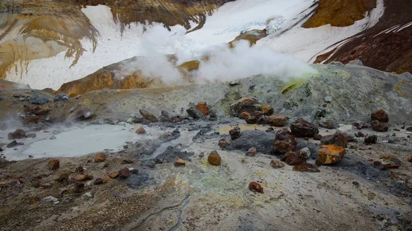Красивый Снимок Минеральных Камней Рядом Вулканом — стоковое фото