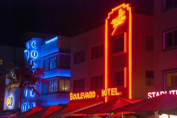 Miami Verenigde Staten Mei 2012 Verlichte Neonborden Art Deco Hotels — Stockfoto