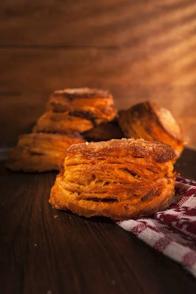 Primer Plano Pastelería Colombiana Casera Recién Horneada Sobre Mesa — Foto de Stock