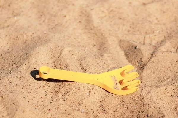 Hög Vinkel Skott Gul Barn Sand Leksak — Stockfoto