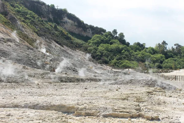 Βραχώδεις Λόφοι Στον Κρατήρα Solfatara Στο Pozzuoli Ιταλία — Φωτογραφία Αρχείου