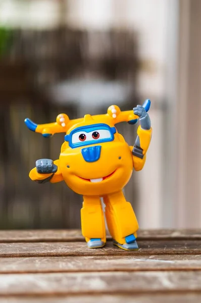 Poznan Polonia Julio 2020 Figura Juguete Donnie Super Wings Amarillo — Foto de Stock