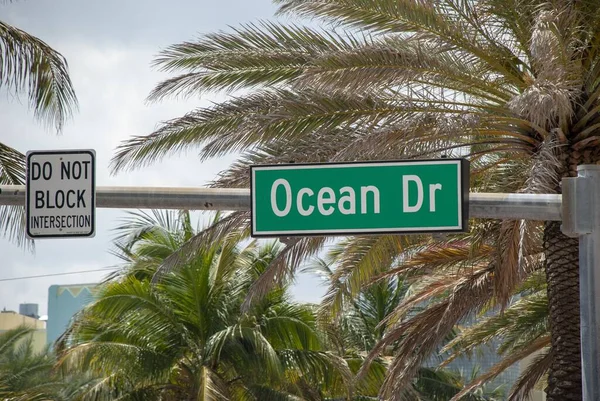 Miami Vereinigte Staaten April 2011 Grünes Straßenschild Ocean Drive South — Stockfoto
