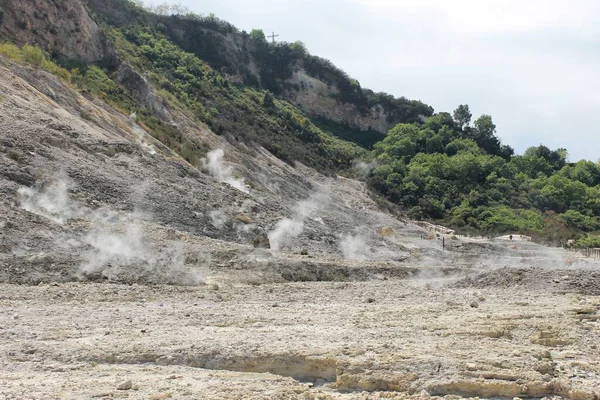 Βραχώδεις Λόφοι Στον Κρατήρα Solfatara Στο Pozzuoli Ιταλία — Φωτογραφία Αρχείου