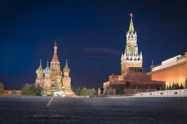 러시아 모스크바의 광장에 바실리우스 대성당 — 스톡 사진