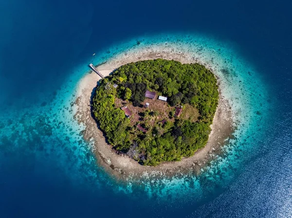 Une Vue Aérienne Une Belle Petite Île Tropicale Par Une — Photo
