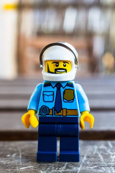 Poznan Polen Juli 2020 Lego Polizisten Figur Mit Helm Steht — Stockfoto