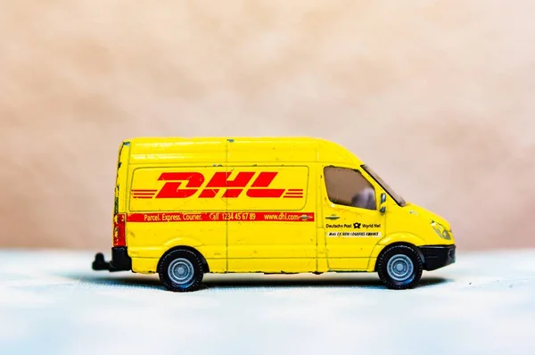 Poznan Polónia Jul 2020 Modelo Brinquedo Marca Yellow Siku Dhl — Fotografia de Stock