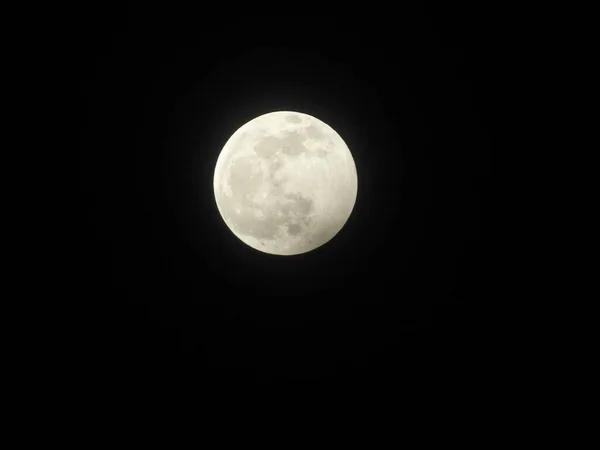 Belo Close Lua Cheia Céu Escuro Noite — Fotografia de Stock