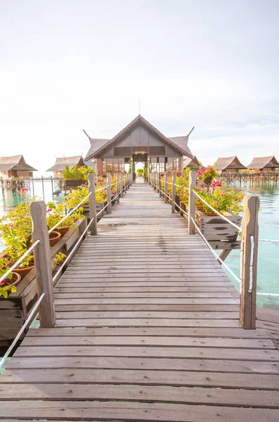 Vertical Shot Wooden Path Overwater Bungalows Kapalai Resort Malaysia Perfect — Stock Photo, Image