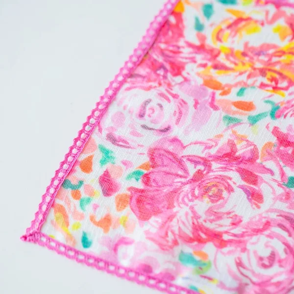 Közelkép Egy Virágmintás Dekoratív Textilről — Stock Fotó