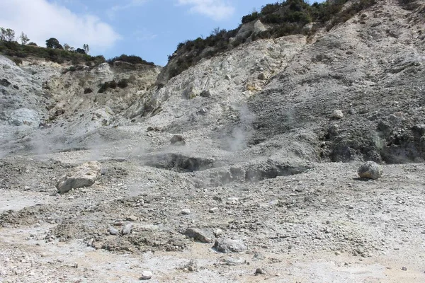 Βραχώδεις Λόφοι Στον Κρατήρα Solfatara Στο Pozzuoli Ιταλία — Φωτογραφία Αρχείου