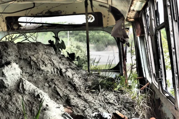 Primer Plano Del Autobús Arruinado Abandonado Campo — Foto de Stock