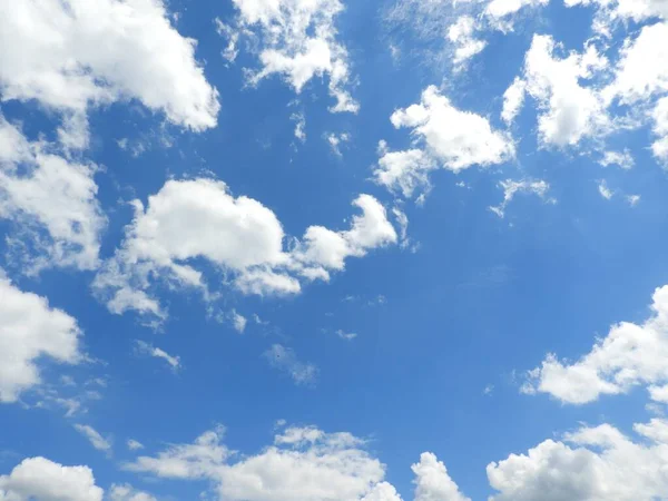 蓝天白云堆积 — 图库照片