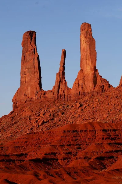 Krásný Svislý Záběr Pískovcových Skalních Útvarů Údolí Oljato Monument Valley — Stock fotografie