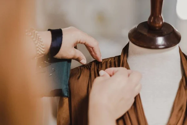 Primer Plano Vestido Una Fábrica Textil —  Fotos de Stock