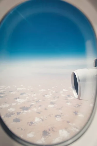 비행기 창문을 사막의 — 스톡 사진