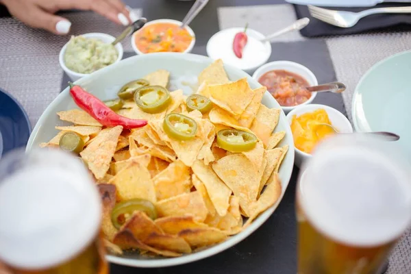 Closeup Shot Nachos Chilies Bowl Different Kinds Dip Side — Stock Photo, Image