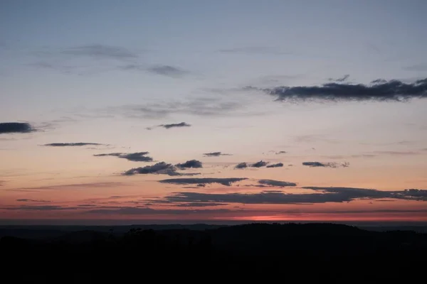 Unas Pocas Nubes Hermoso Cielo Del Atardecer — Foto de Stock