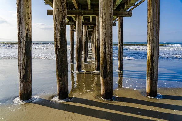 Image Pier Cayucos Town Coast California Looking Wooden Posts Holding — Stock Photo, Image
