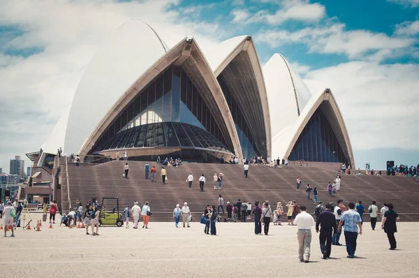 Sidney Austrália Outubro 2019 Pessoas Passeando Frente Sidney Opera House — Fotografia de Stock