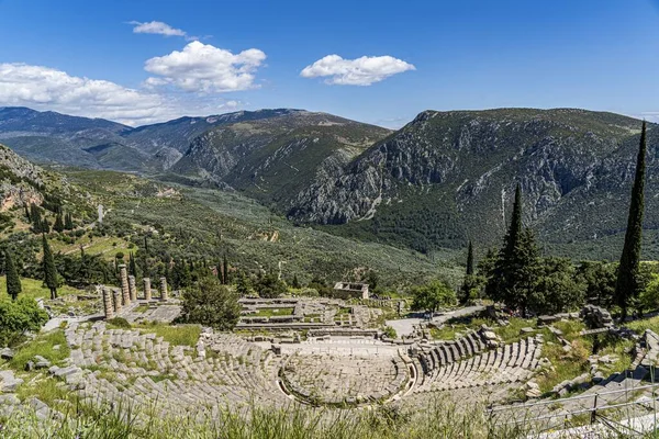 Görüntü Yunanistan Daki Delphi Deki Tiyatronun Vadinin Dağların Ötesinden Geliyor — Stok fotoğraf