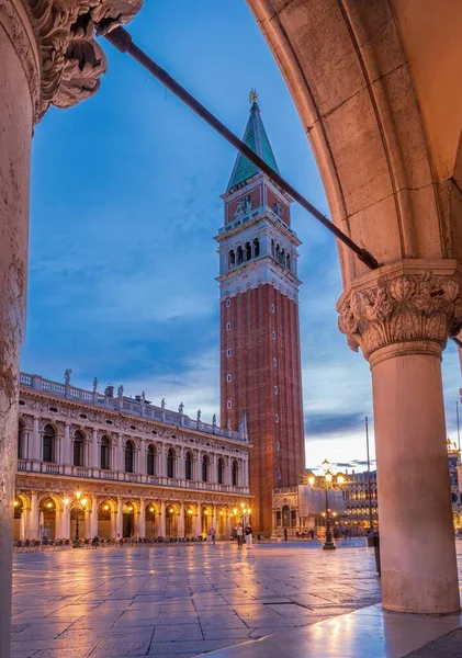 Vertikální Záběr Náměstí Marka Benátkách Itálie — Stock fotografie